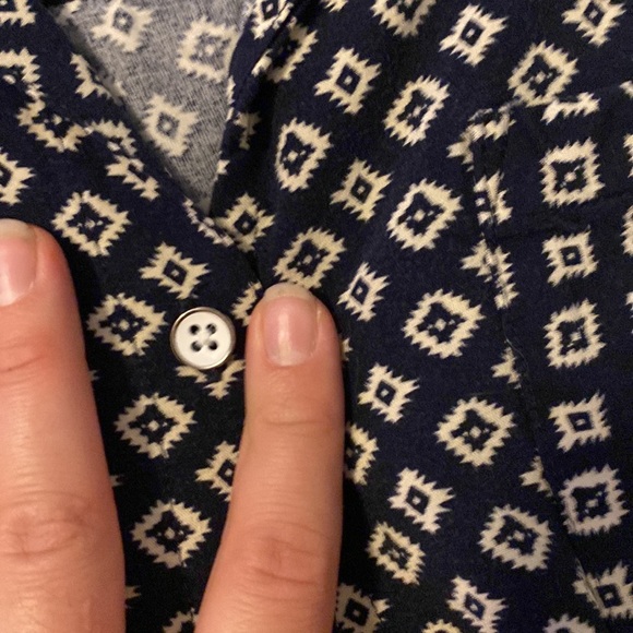 Lightweight button down top - Picture 3 of 4